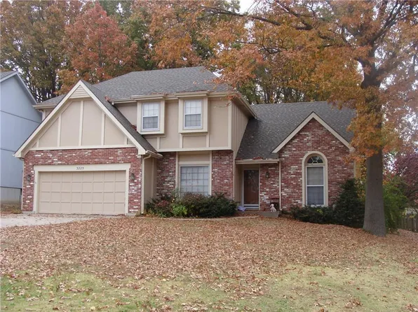 3225 Grand Ave, Leavenworth, KS 66048