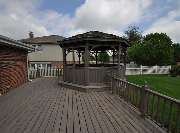 3rd image of 15413 Sheffield Ln
