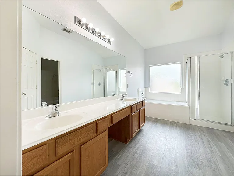 2910 Lemmingham Dr — Photo 24