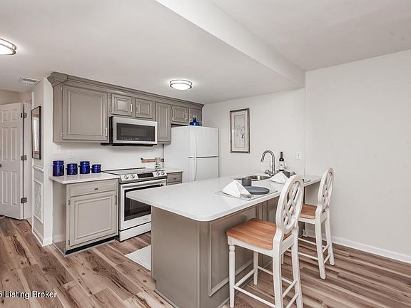 4th image of 2726 Hollywood Ter APT 124