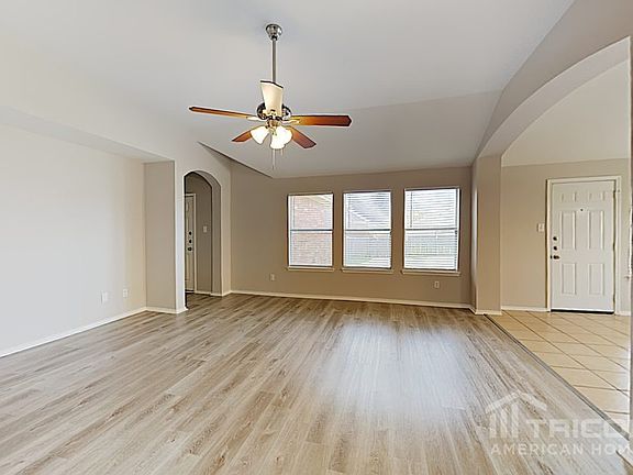 3rd image of 611 Magnolia Ln