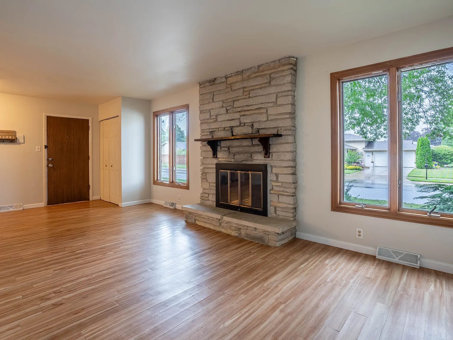 2 bed, 1.5 bath, 1400 sqft, $1,645 — Photo 2