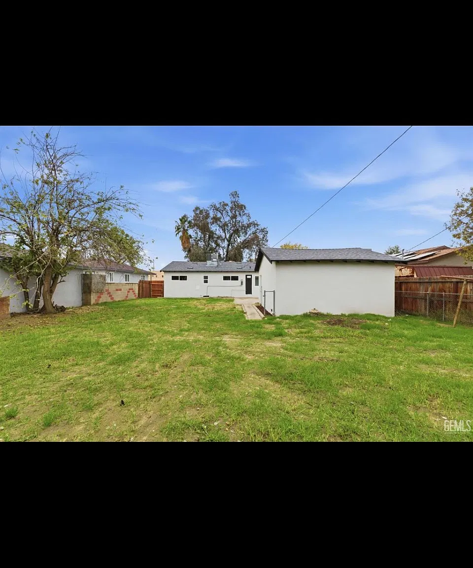 9400 Gladys St — Photo 4