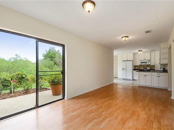 5th image of 1410 Hyde Park Dr