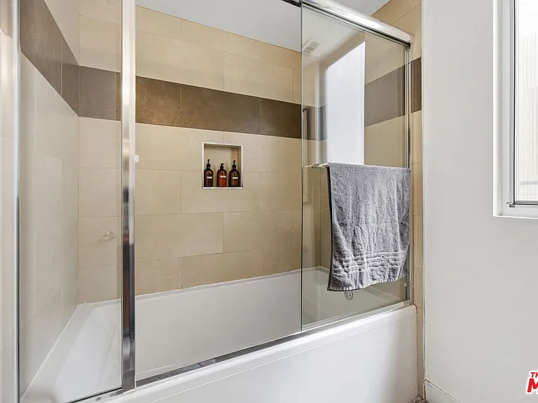 5911 Saturn St — Photo 25
