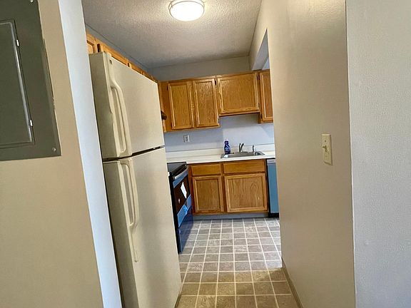 4th image of 2 Sundance Dr #1