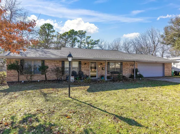 704 Preston St, Bowie, TX 76230