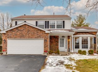 570 Timberwood Dr, Lake Zurich, IL 60047