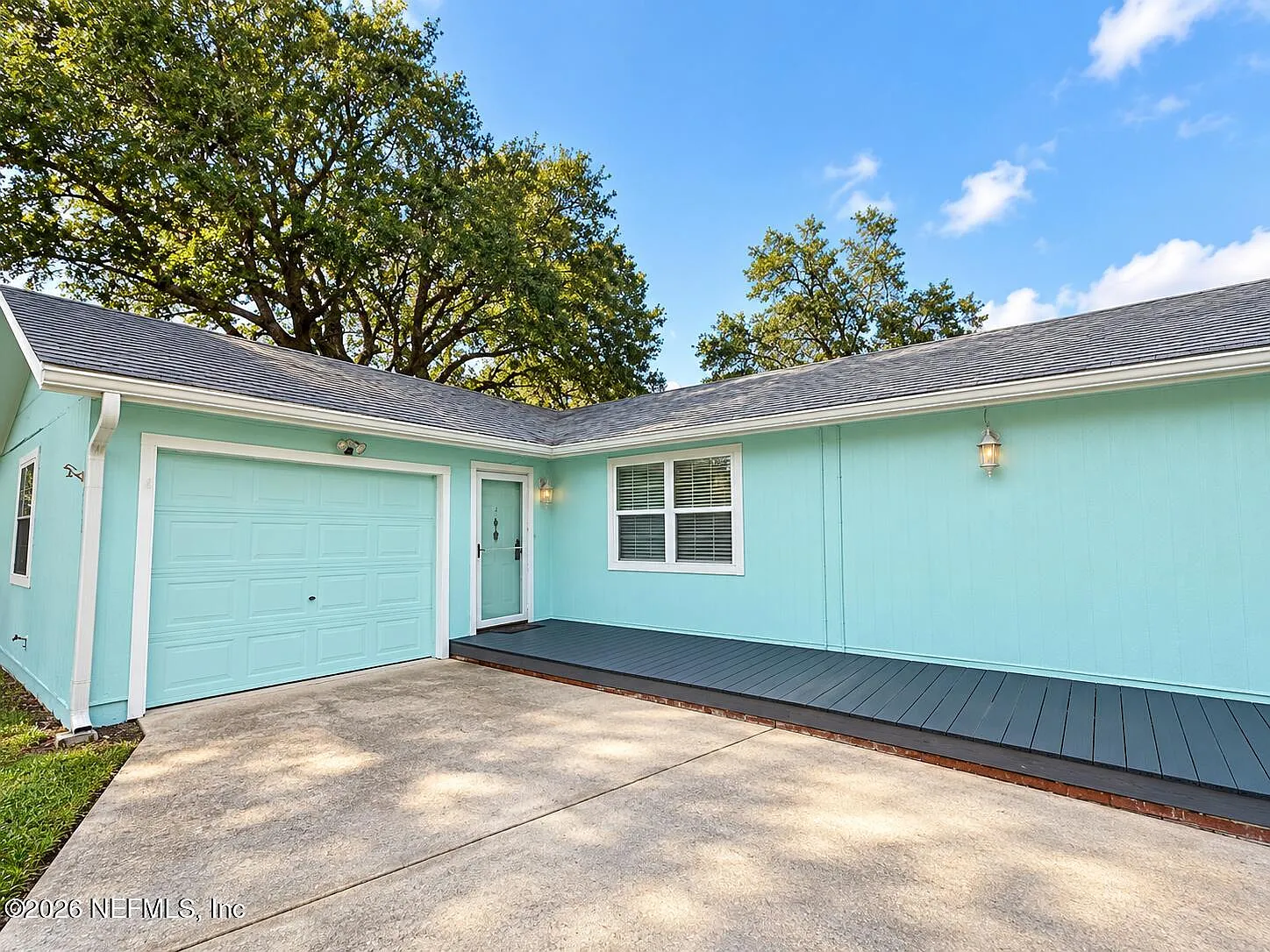 3 bed, 2.0 bath, 1188 sqft, $2,300 — Photo 1