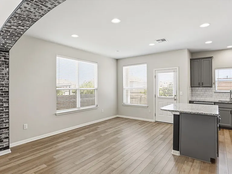 6400 Mary Lewis Dr — Photo 11