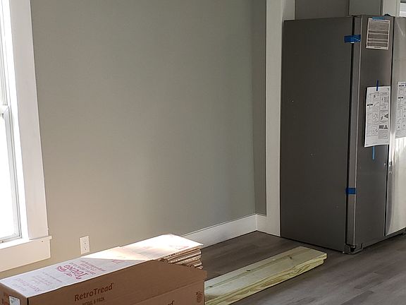 5th image of 710 W 8th St