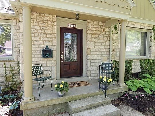 2nd image of 117 E Riverglen Dr