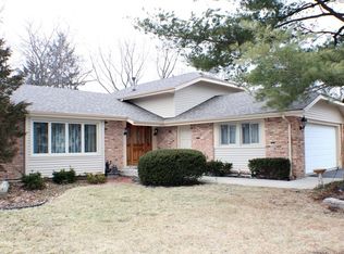 5730 Doe Cir, Westmont, IL 60559