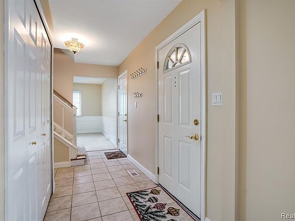 3rd image of 40742 Crabtree Ln