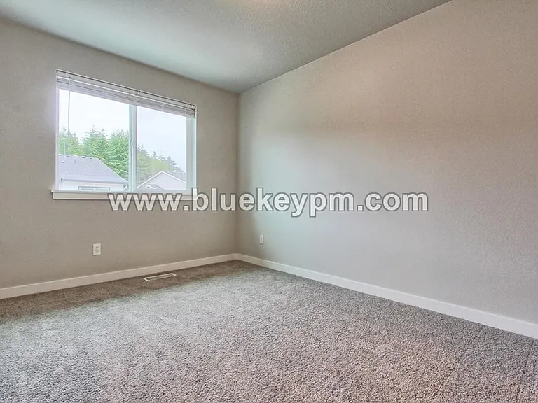 18511 NE 44th Ave — Photo 15