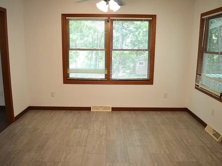 1870 Sand Ridge Ct — Photo 18