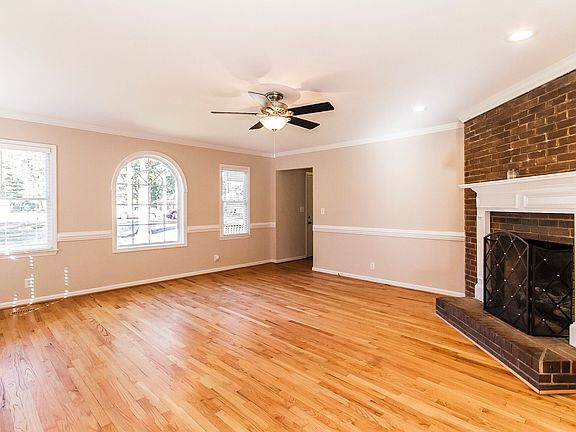 5th image of 603 Greentree Dr