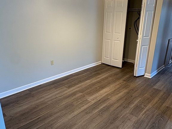 4th image of 3850 Shadywood Dr Unit 2D