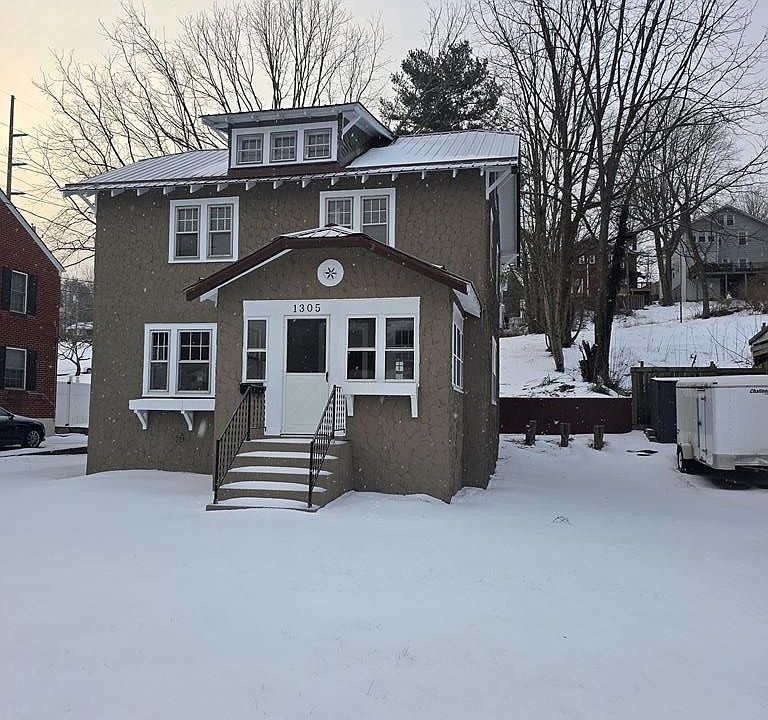 1st image of 1305 College Ave