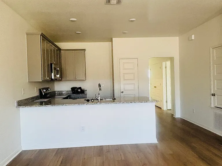 6105 Twistleaf Ln #A — Photo 3