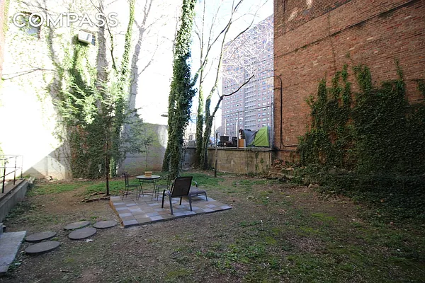 Rented by Compass | media 13