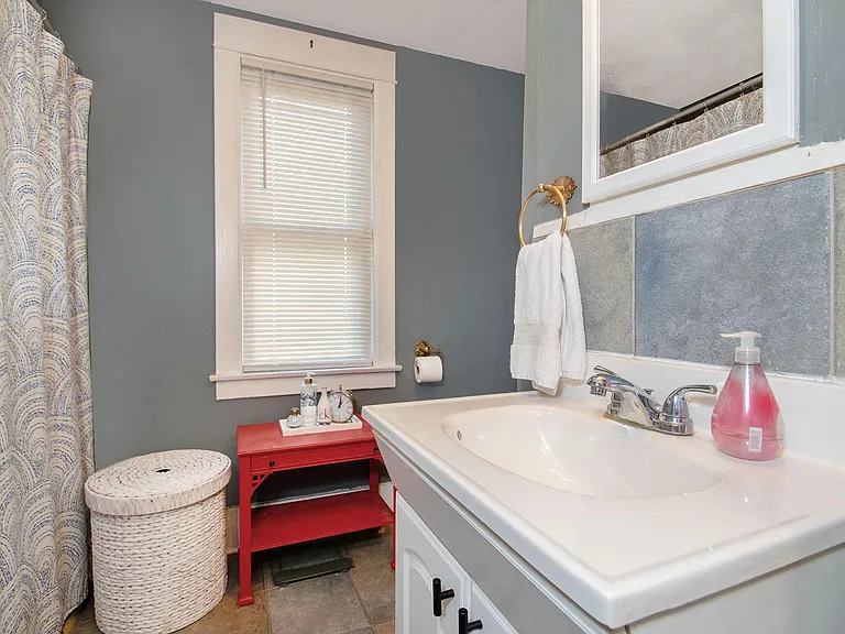 full bathroom