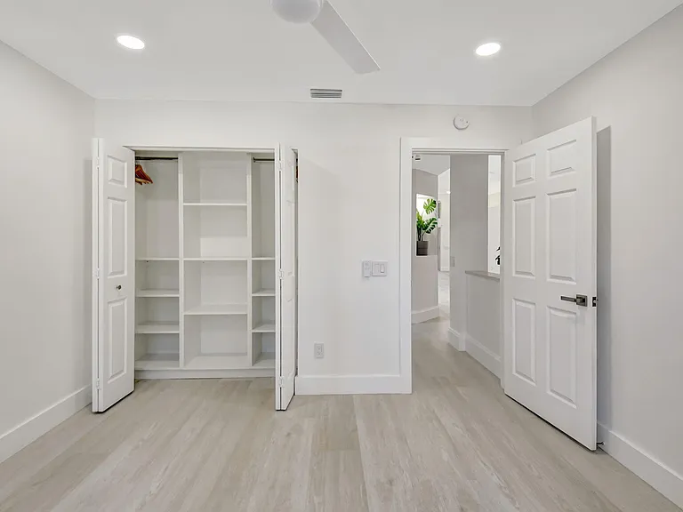 11287 Vivero Ave — Photo 27