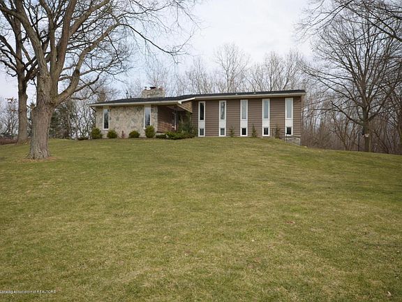 3rd image of 3560 Ponderosa Dr