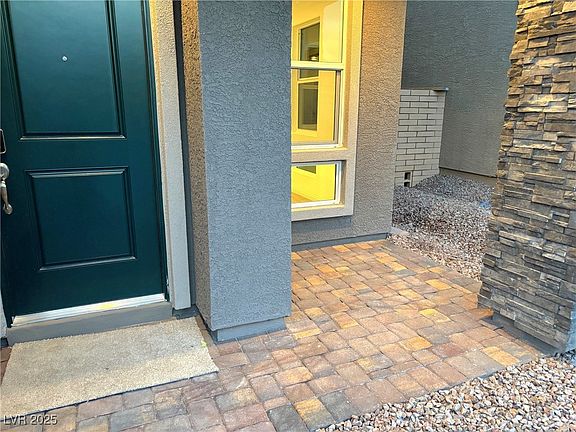 2nd image of 816 Cottonwood Hill Pl