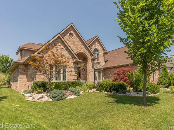 47064 Northumberland St, Novi, MI 48374