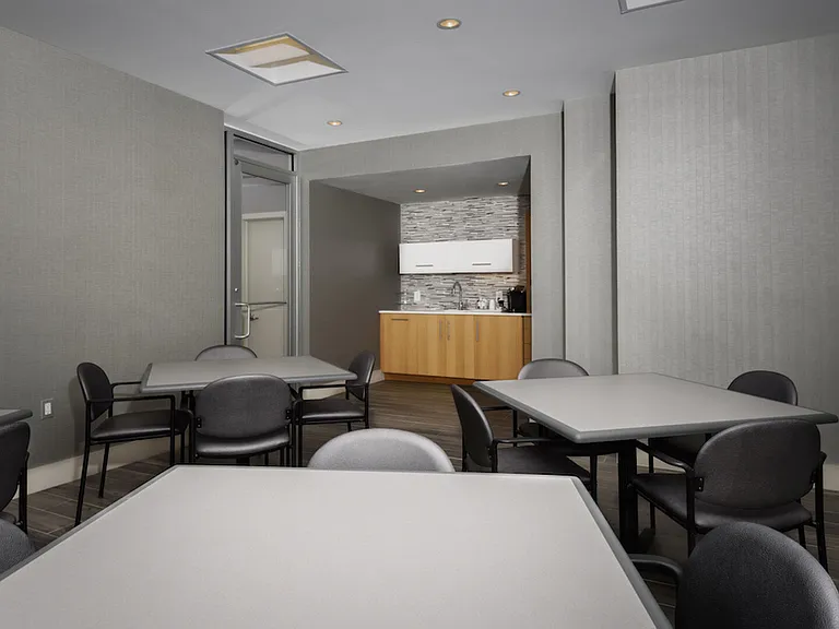 Dupont Towers — Photo 22