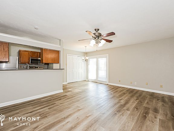 3rd image of 7024 Greenview Cir S