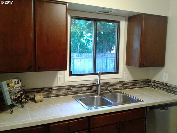 5th image of 5921 NW Lincoln Ave