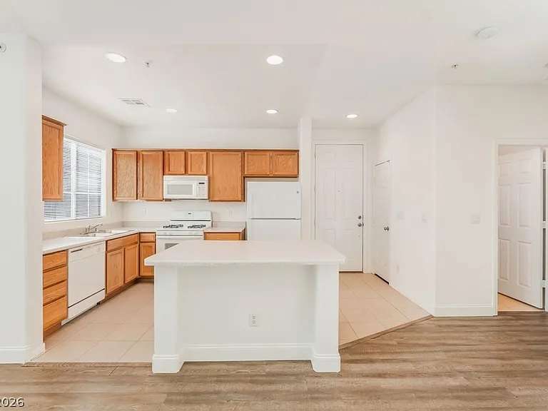 6434 Buttercup Creek St — Photo 8