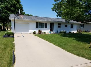 612 11th Ave SE, Dyersville, IA 52040