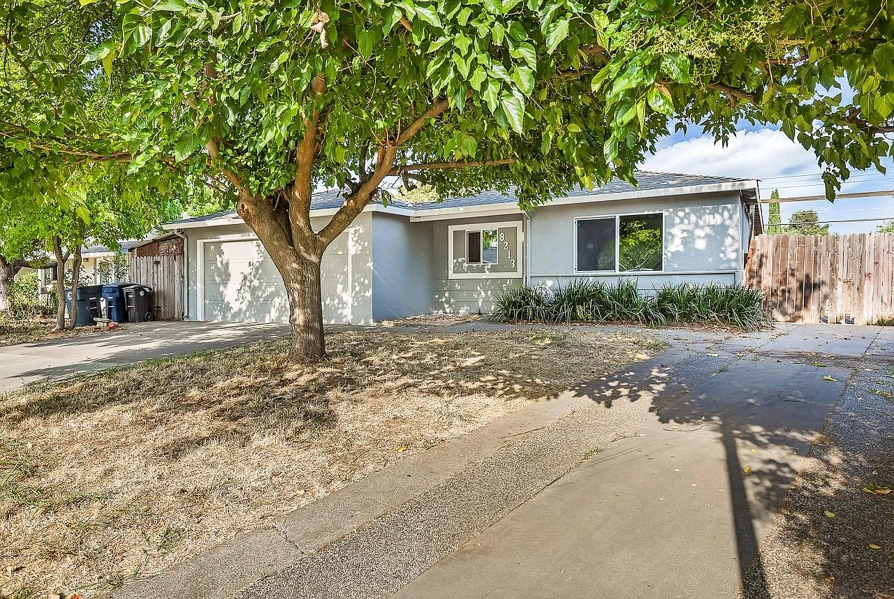 8213 Woodyard Way photo 1