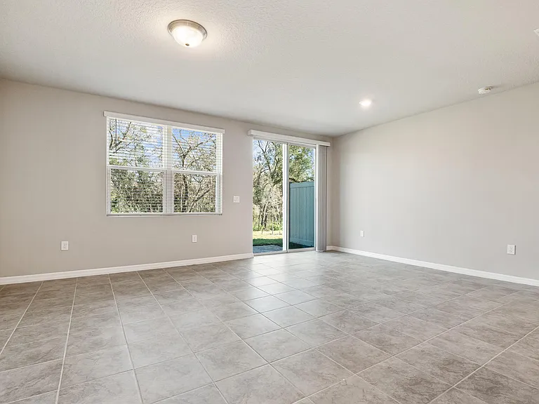658 Legacy Loop — Photo 3