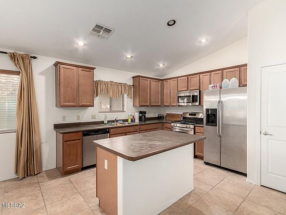 2nd image of 642 W Calle Tolmo