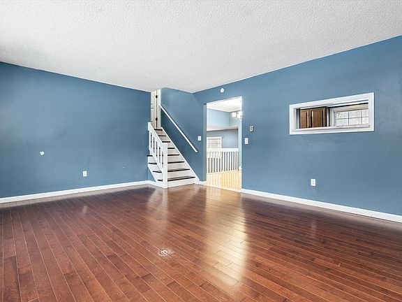 4th image of 19 Christina Ct