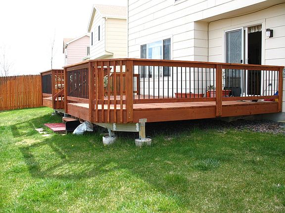 Well built an dhuge Deck - ideal to hang out in all season