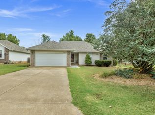 2544 S Jonathan Ave, Springfield, MO 65807