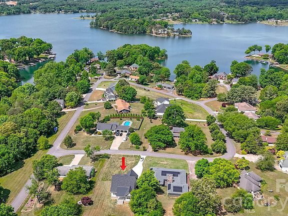 3rd image of 102 Starmount Dr