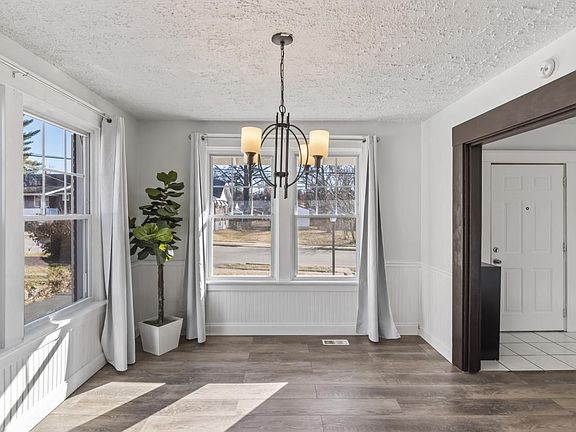 5th image of 9023 Forest Ave