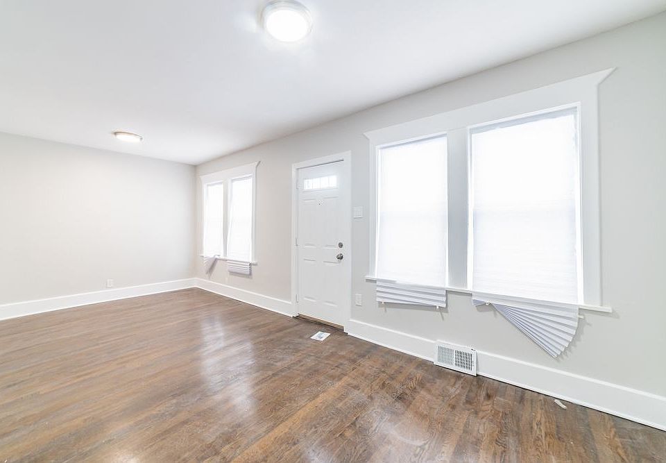 1st image of 9154 S May St