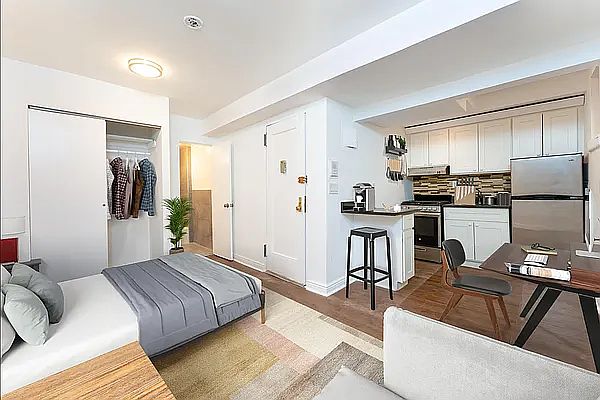2nd image of 32 Cornelia St APT 34