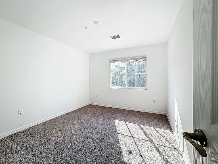 1748 Barton Towne Cir — Photo 40