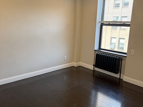 3rd image of 250 W 100th St #517