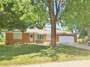 406 SW 5th St, Oak Grove, MO 64075