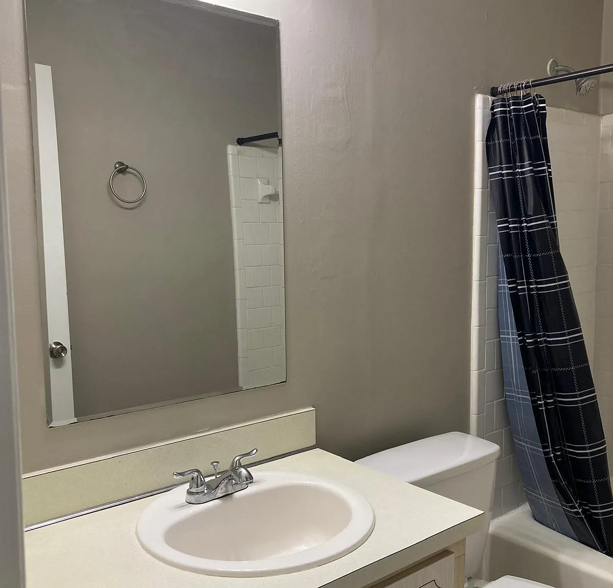 2 bed, 1.5 bath, 1100 sqft, $1,575 — Photo 3