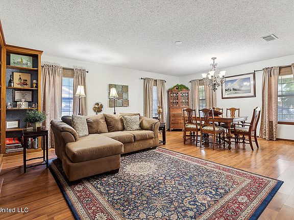 3rd image of 4010 Driftwood Dr
